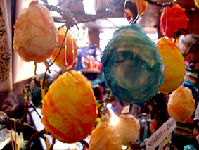 Eier in Seidenkunst