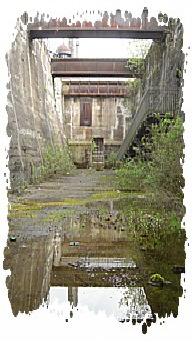 Der Vorratsbunker dient heute als Klettergarten